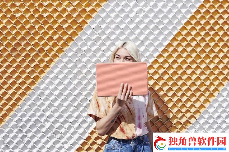 “MacBook少女”粉墨登场