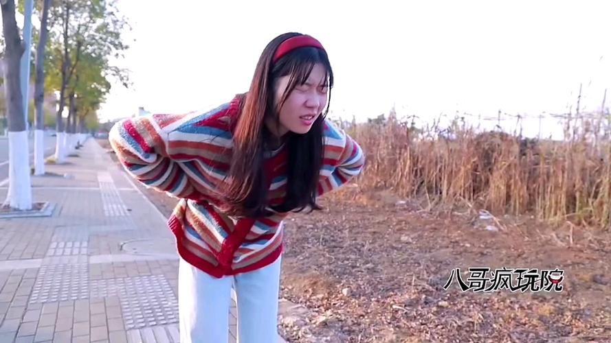 美女拉屎引热议,快来围观
