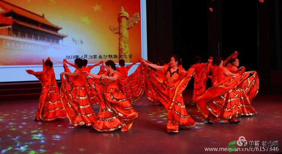 钢铿锵锵锵锵锵锵锵锵:奏响时代最强音
