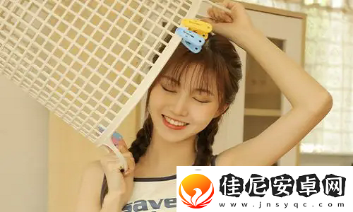 女人脱精光直播APP大全-揭秘流量密码-老司机评价：直播江湖的“神秘入口”！