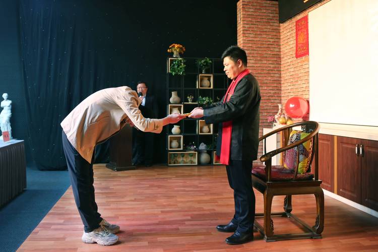师父传授独门长棍技艺,袭裆拳威猛实战效果揭秘