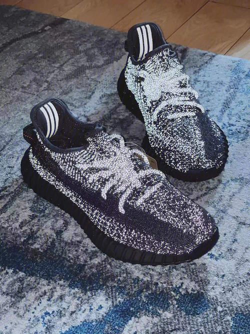 YEEZY380 蜜桃粉满天星污:这个梦幻配色你 get 了吗?