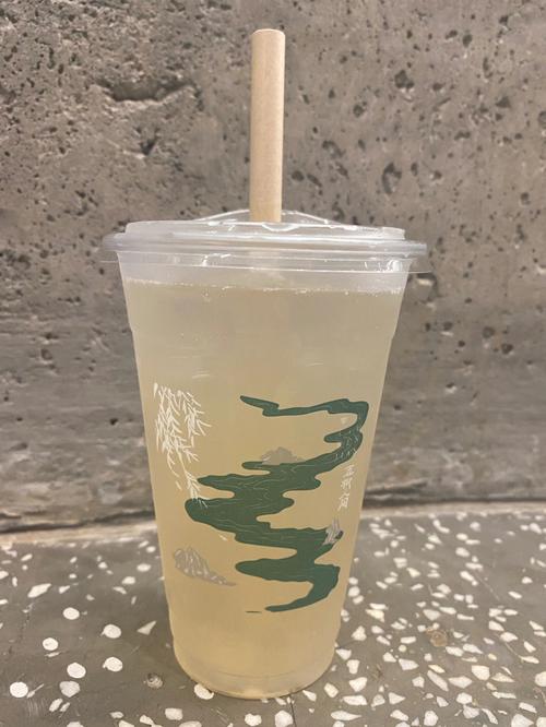 茶颜悦色新品椰青冰萃少年测评：深度探索其口感与体验，展现青春活力之选