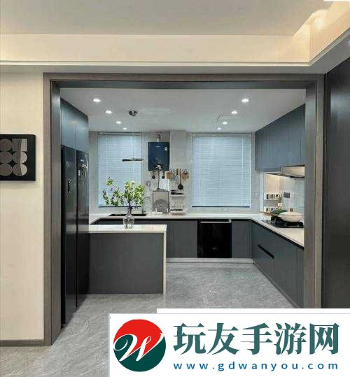 探索厨房与卧室之间的激情之旅