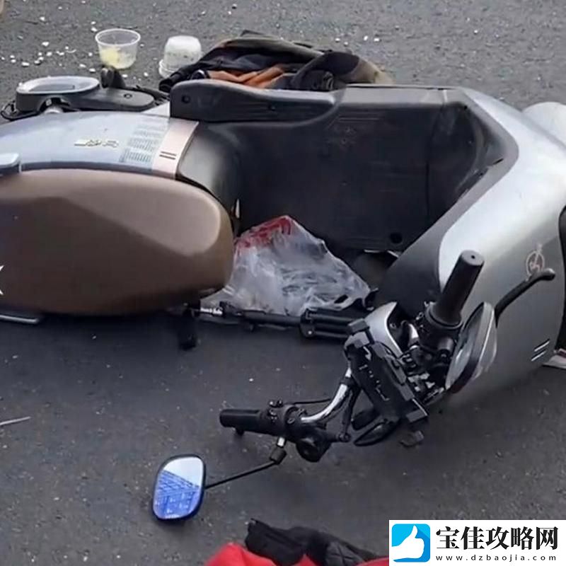 在车里被撞了八次-网友：你真的有那么背吗