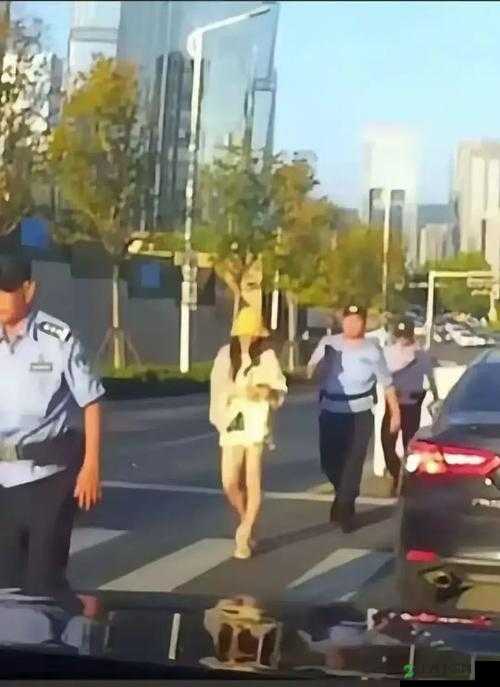 公交车内惊现狂 C 亲女恶劣行径：令人发指的丑陋一幕