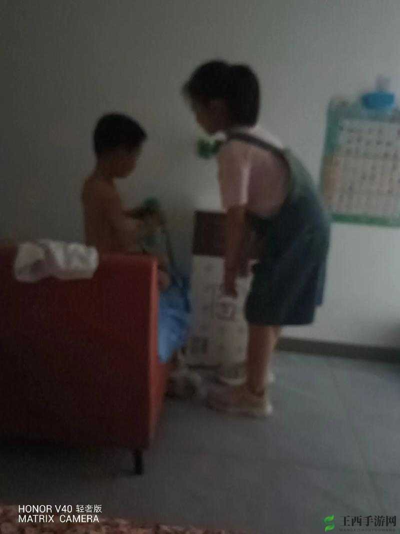小孩半夜喂姐姐吃钢筋蘑菇可以吗：一个离奇的故事