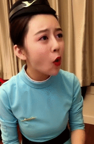 有谁不爱看美女空姐呢?真人 gif747487 动态图