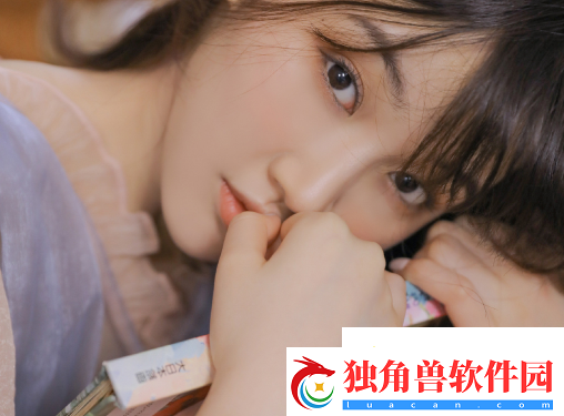 草莓丝瓜芭乐绿巨人樱桃秋葵粉色：草莓丝瓜芭乐绿巨人樱桃秋葵粉色的时尚潮流和流行趋势