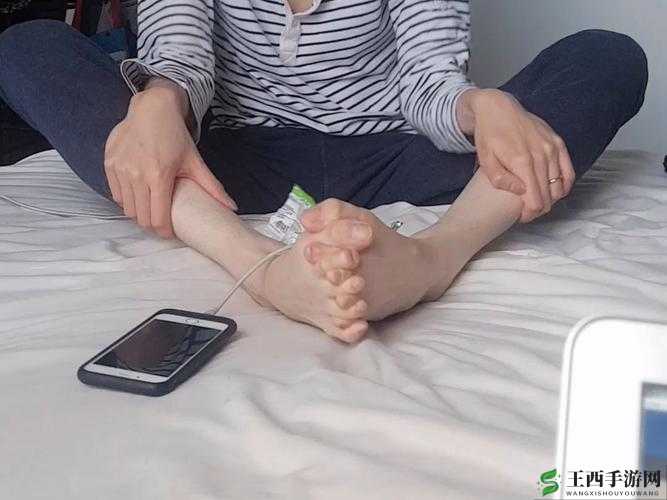 十个脚趾锁起来挠痒你能坚持多少:极限挑战