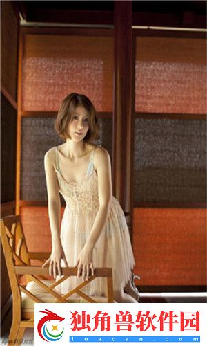 yeezy380蜜桃粉和白色：探索这两款潮流鞋款的设计细节和搭配技巧！